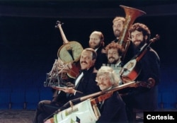 Les Luthiers inicia su descenso final de las tablas con gira internacional