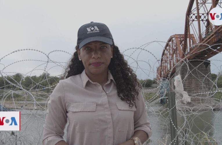 Migrantes continúan llegando a frontera sur de EEUU por Eagle Pass, en Texas