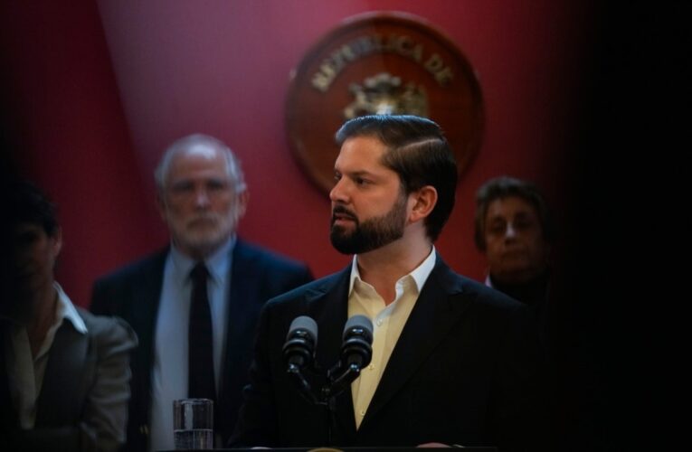 Presidente Boric y exmandatarios chilenos firman acuerdo por la democracia