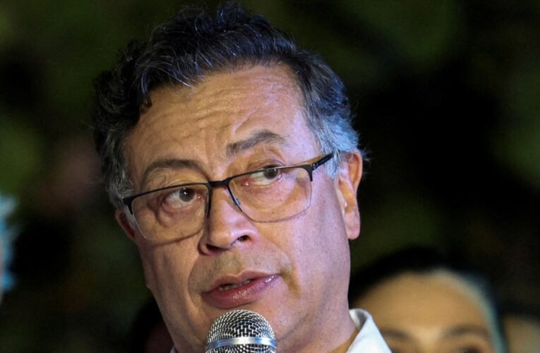 Presidente de Colombia pide renuncia a ministros en medio de crisis en su gabinete