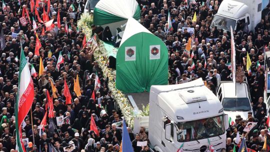 Multitudinario funeral en Irán por los “mártires” de la guerra con Israel