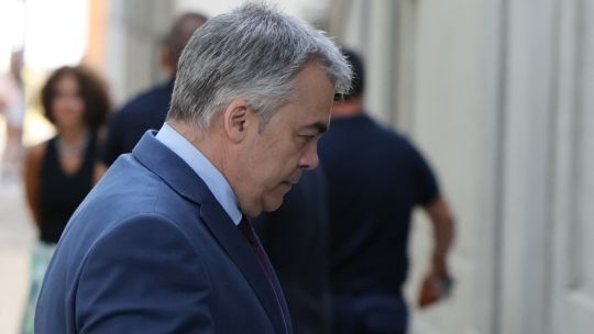 Un integrante de la cúpula del PSOE quedó detenido sin fianza por presunta corrupción