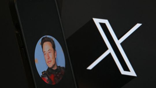 Falla mundial en X, la red social de Elon Musk: millones de cuentas afectadas
