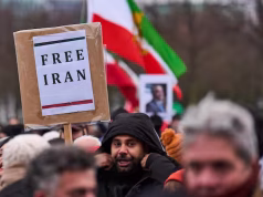 Irán: protestas siguen en aumento pese a la represión; Trump se dice “listo para ayudar”