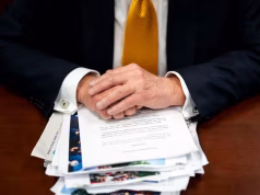 “El presidente de Colombia lo está llamando”: la foto antes de la charla en la Oficina Oval