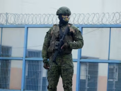 Hallan cinco cabezas humanas exhibidas en una playa de Ecuador