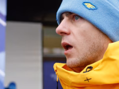 Ucraniano usó un casco de deportistas muertos en la guerra y fue expulsado de los Olímpicos