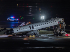 Avión choca contra camión de bomberos y deja dos muertos en Aeropuerto LaGuardia en Nueva York
