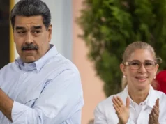 Estudiantes universitarios protestan en Venezuela contra conferencia sobre Nicolás Maduro