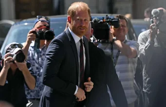 El príncipe Enrique y el cantante Elton John perdieron su demanda por vulneración de su vida privada contra el Daily Mail